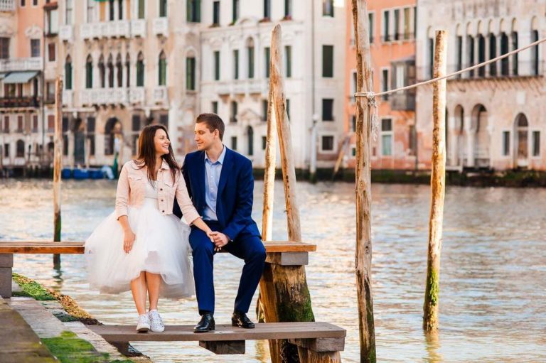 Фотосессия на фоне каналов в Венеции для двоих.