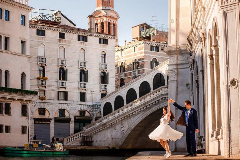 Фотосессия на фоне моста в Венеции для двоих по фото-маршруту №1.