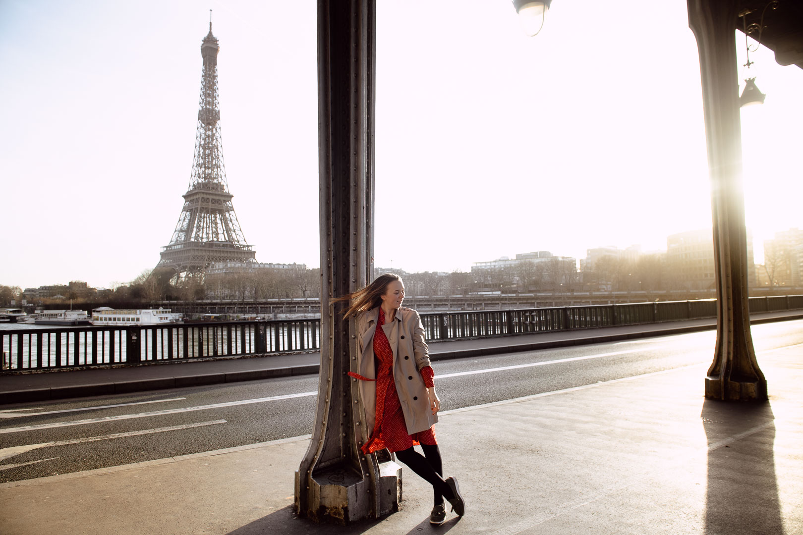 Фотограф в Париже. Фотосессия по достопримечательностям. Фотосессия в стиле Париж: романтика на мосту де Л'Аршанжеман.