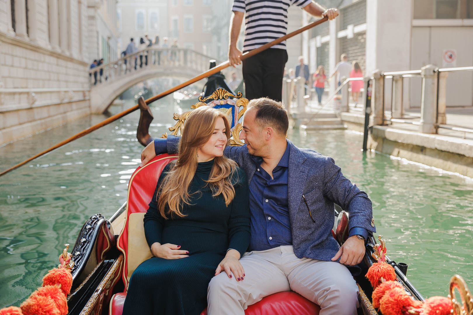 Фотосессия в Венеции. Проведение качественной фотосессии для туристов по популярным местам. Цена указана.