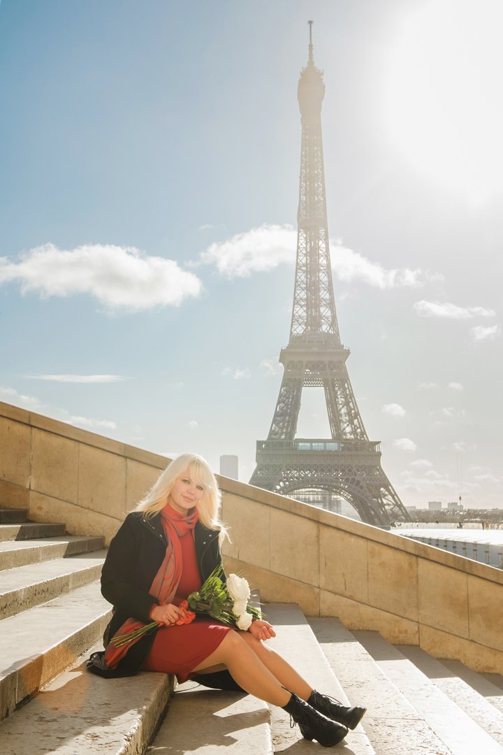 Художественная фотосессия в Париже в стиле романтики. Фото-маршрут №1. На фоне Эйфелевой башни. Фотография как открытка.