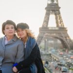 Фотограф в Париже, который поможет вам запечатлеть самые яркие моменты вашего путешествия. Фото-маршрут №1. Портрет мамы и дочки на фоне Эйфелевой башни.