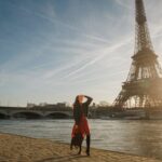 Фотосессия в Париже на фоне Сены. Фото-маршрут №1. Портрет девушки на набережной.