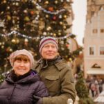 Фотосессия в Праге по фото-маршруту №4. На фоне главной елки. Фотограф в Праге на Рождество и Новый год.